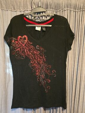 Harley-Davidson Black V-Neck Tee with Red Heart and Wing Graphic